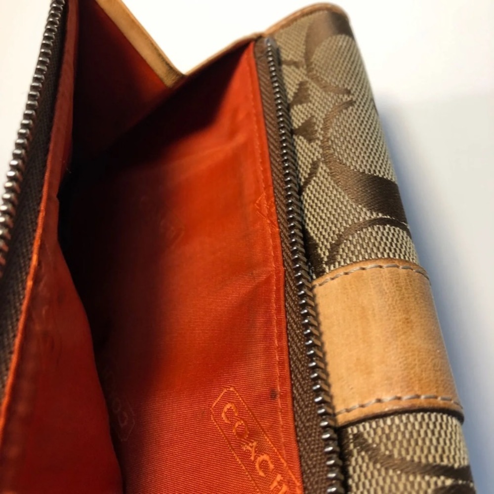 COACH Wallet - Picture 8 of 8